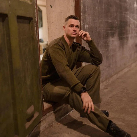 Vad gör en militär ulltröja så hållbar?