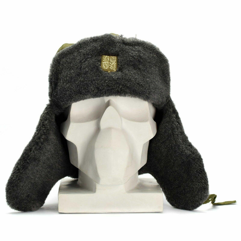 Äkta tjeckiska armé Cap militär vinterhatt ushanka grå olivhatt med märke ny