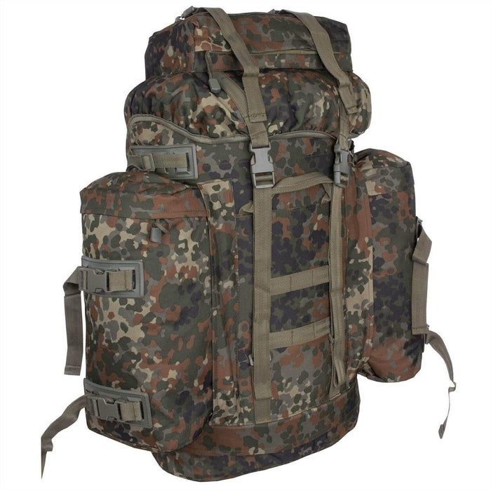 Stor A.Blochl BW flecktarn taktisk kamouflageryggsäck med flera fack och justerbara remmar för utomhusvandring.