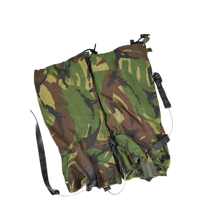 Brittisk armédamask i DPM Woodland-kamouflage med ståltrådsband och slitstarkt Cordura-tygskydd