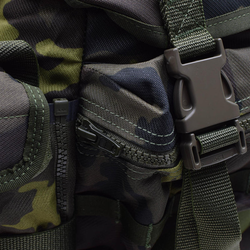 Original Tjeckien Military Molle ryggsäck Snabbutsläpp Woodland Camo 30L