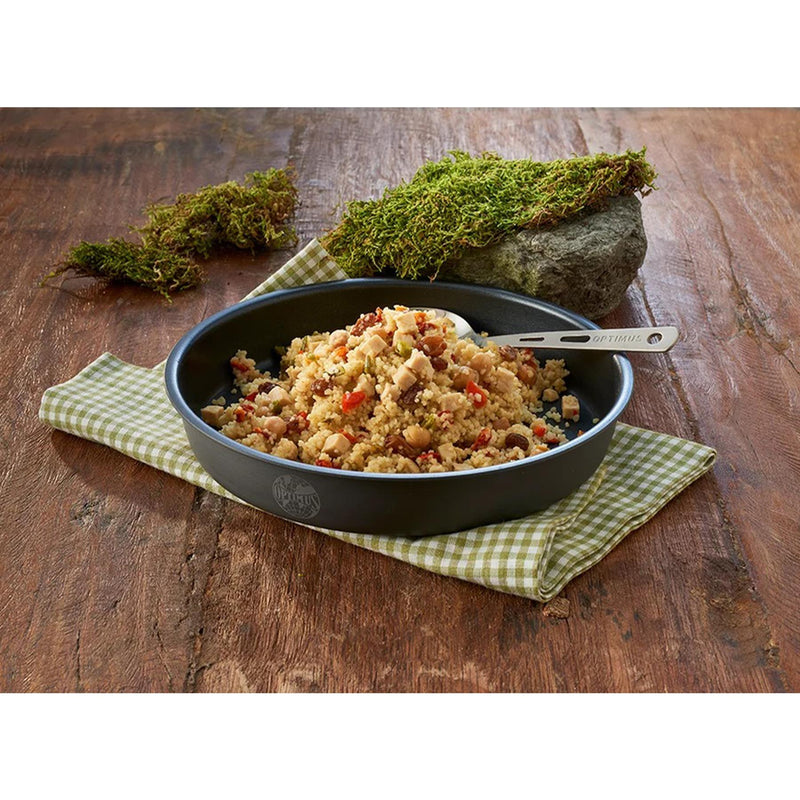 Trek'n äter huvudmåltid couscous med kyckling dehydratiserad utomhusöverlevnadsmat