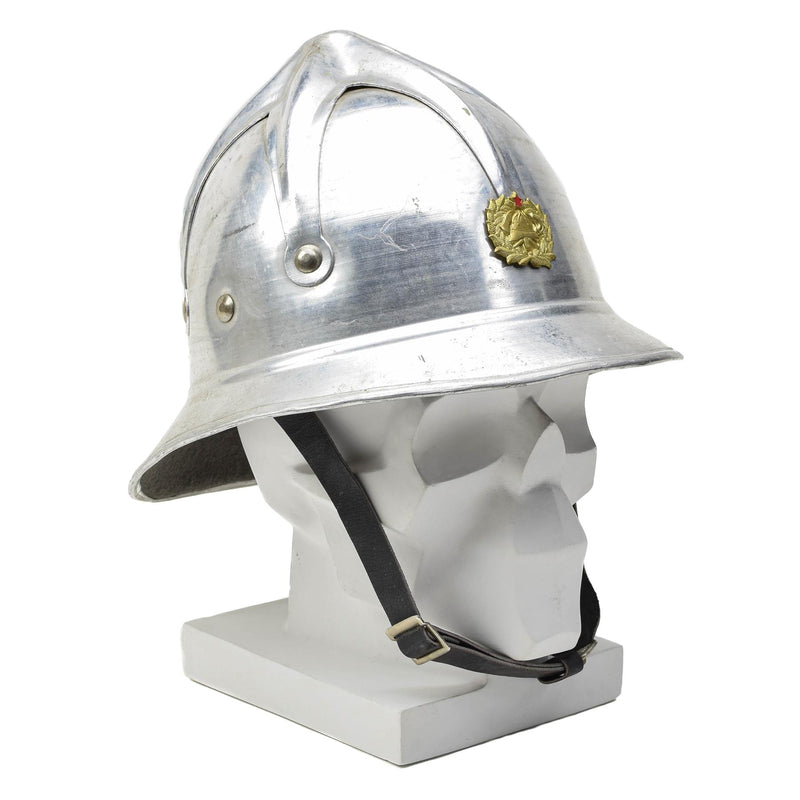 Original Jugoslavien Militärgrå aluminium Brandman hjälm Red Start Badge Army