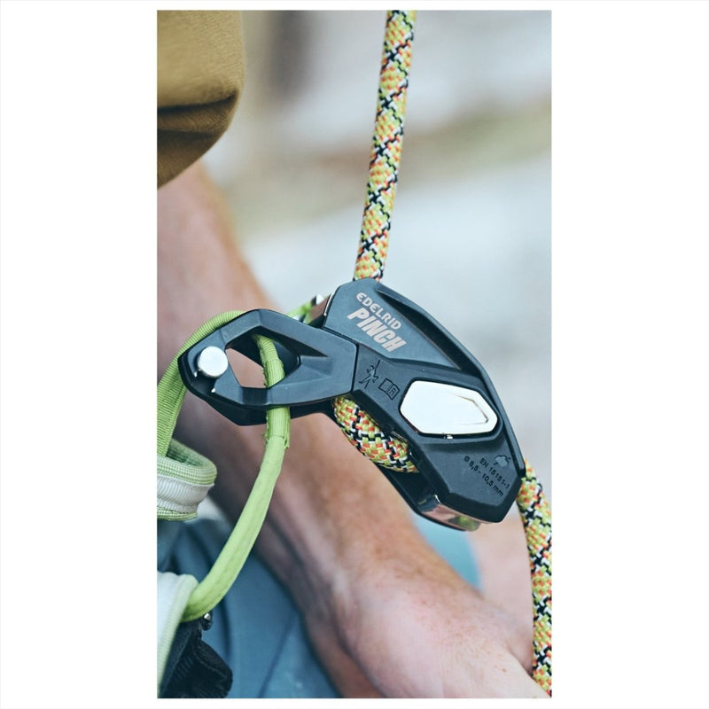 EDELRID Pinch Assisted Broming Belay -enheten exakt sänkningskontroll grön