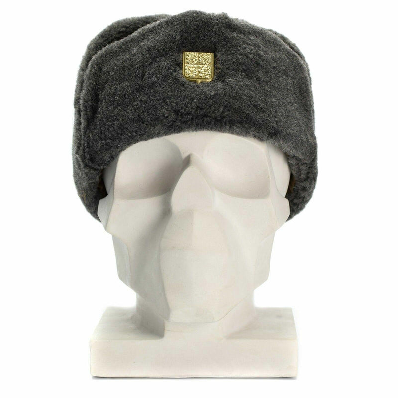 Äkta tjeckiska armé Cap militär vinterhatt ushanka grå olivhatt med märke ny