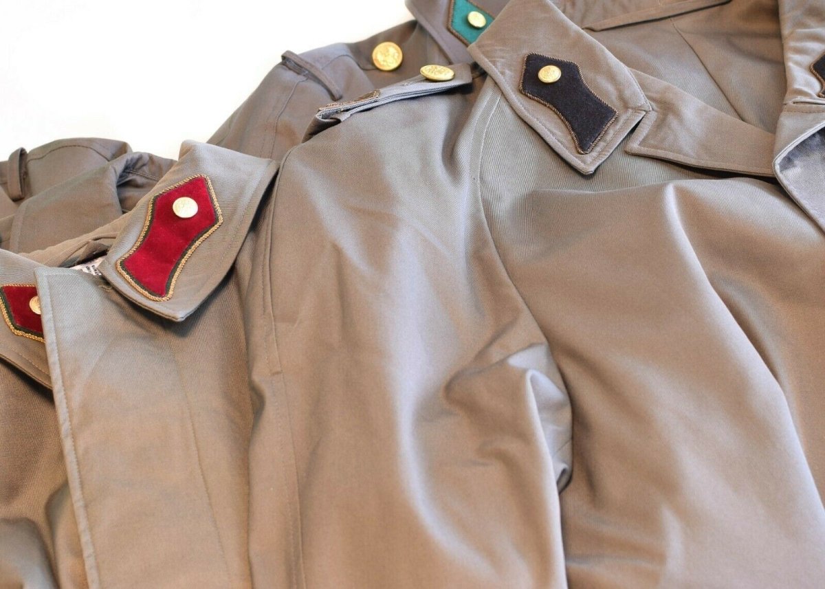 Äkta österrikiska armérock trenchcoat militär fråga lång grå jacka