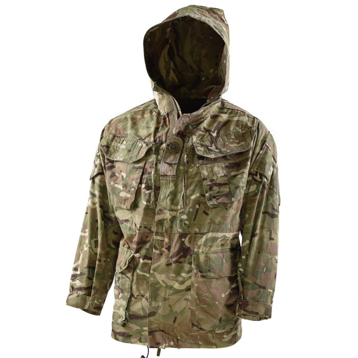 British Military MTP parkajacka med huva med kamouflage med justerbar midja och flera framfickor, vindtät och slitstark design.