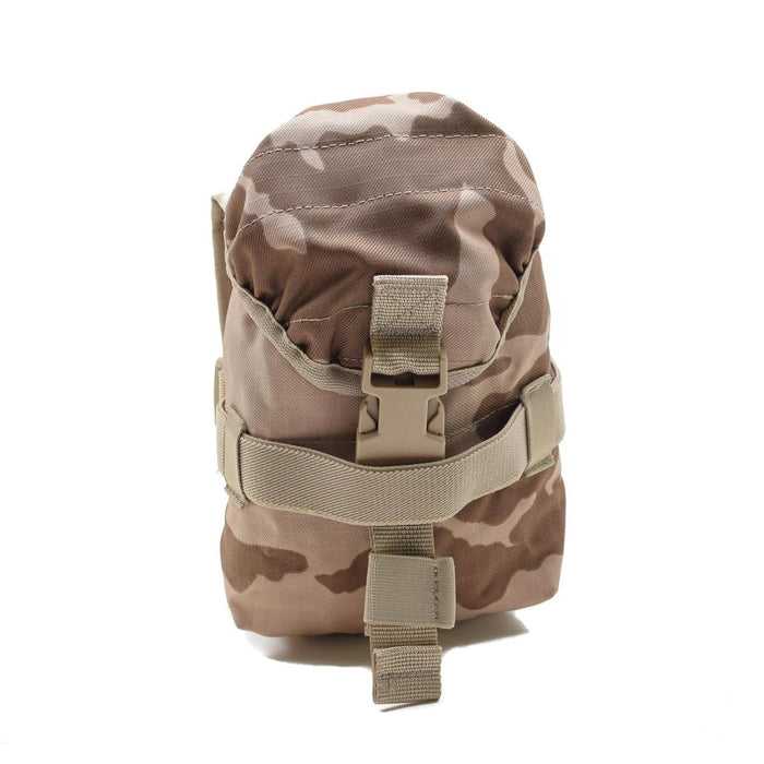 Äkta tjeckisk armé öken camo molle-påse med spänne, hållbar och kompatibel med modulära lastbärande system.