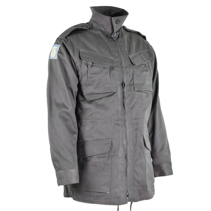 Äkta Danish Army Combat Jacket M71 i militärgrå, andningsbar bomull, fältjacka för hela säsongen från Danmarks överskott.