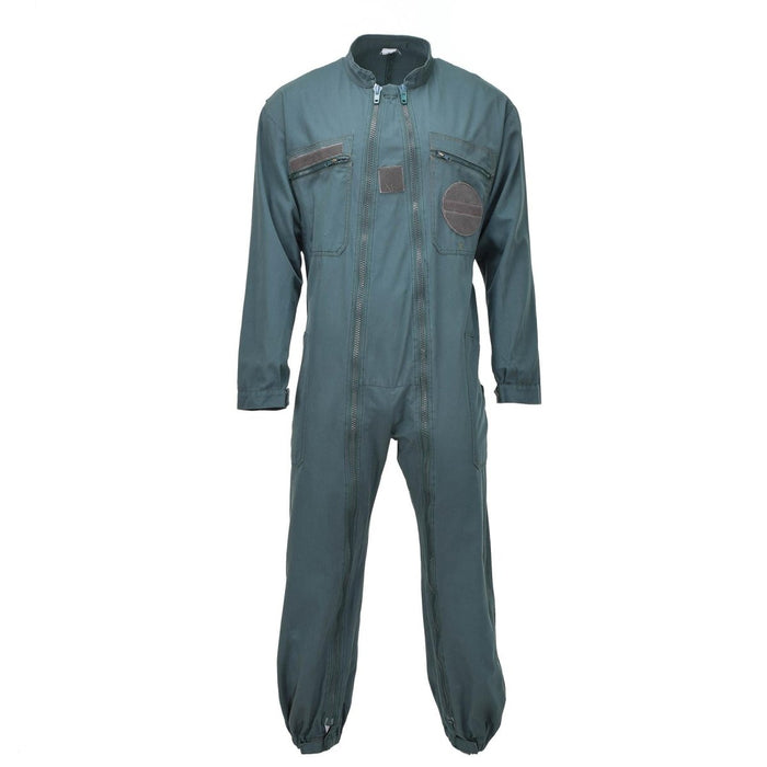 Äkta French Air Force olivgrön mekanisk jumpsuit med dubbel dragkedja, fickor och resår i ärmslut och midja.