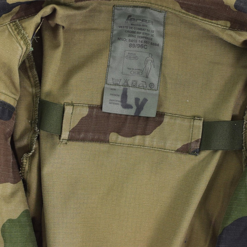 Inside view of genuine French army combat smock T4 jacket with CCE camo ripstop fabric and size label 89/96C