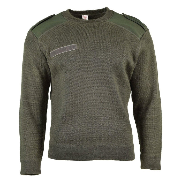 Olivgrön äkta fransk armétröja med förstärkta axlar och armbågar, rund hals, slitstark militärtröja.