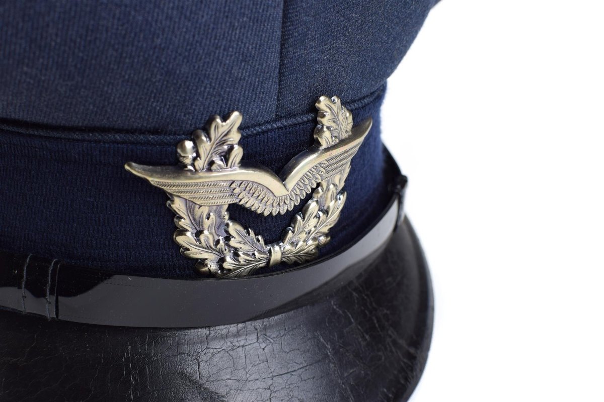 Äkta tyska arméns visirkap. Flygstyrkor militär toppade hatt luftware ny