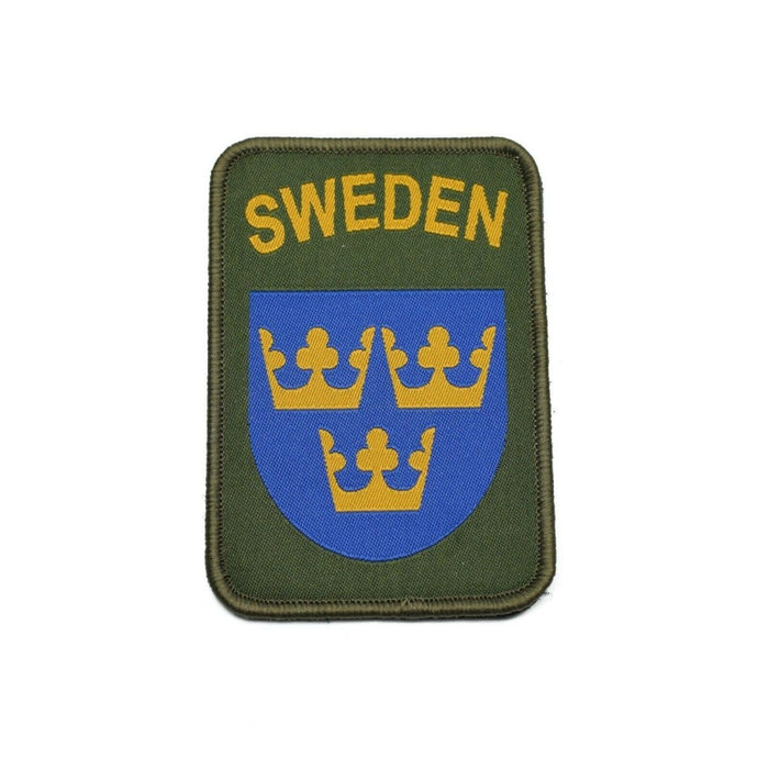 Sverige militär lapp med tre gyllene kronor på blå sköld och olivgrön bakgrund med SVERIGE text.