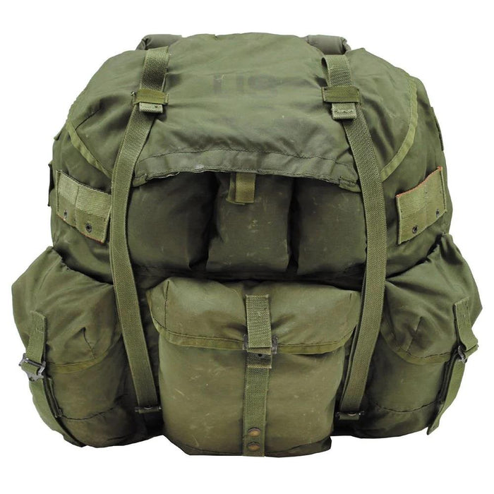 Äkta amerikansk vintage militär ALICE-typ vattentät 50L ryggsäck med flera påsar och justerbara remmar för camping.