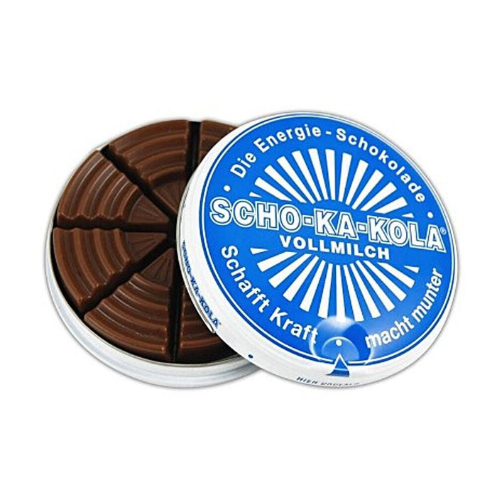 Rund blå burk Scho-Ka-Kola tysk mjölkchoklad med åtta koffeininfunderade kilbitar inuti.