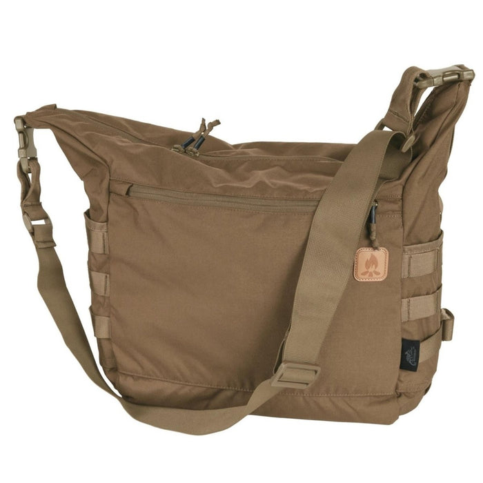 Tan Helikon-Tex Bushcraft Satchel-axelväska med MOLLE-paneler, justerbar rem och flera fickor med dragkedjor för utomhusbruk