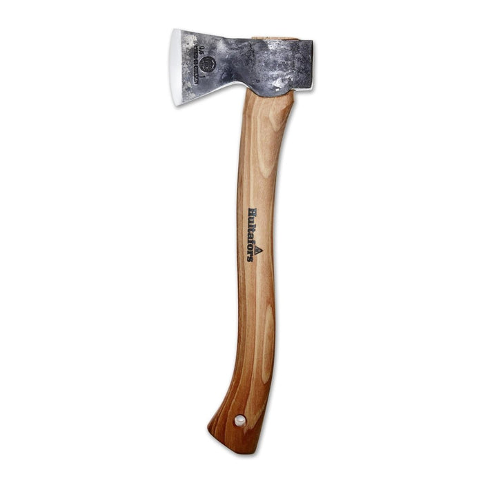 Hultafors Hultan trädgårdsyxa med blad i kolstål och ergonomiskt hickoryhandtag för utomhusbruk.