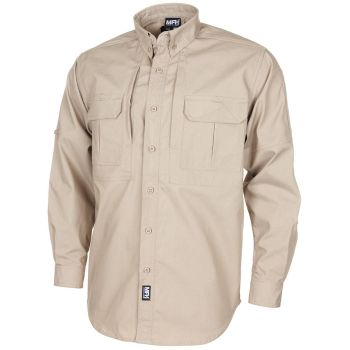 Khaki MFH taktisk skjorta i militärstil med ripstop-tyg, lätt design, knappstängning och bröstfickor.