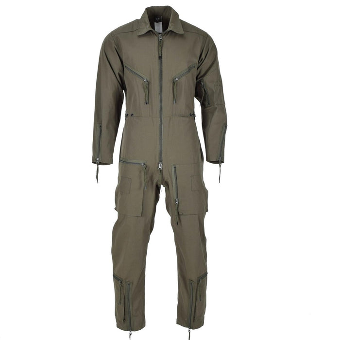 Mil-Tec olivgrön jumpsuit för män i tysk arméstil med flera fickor med dragkedjor och slitstarkt tyg.