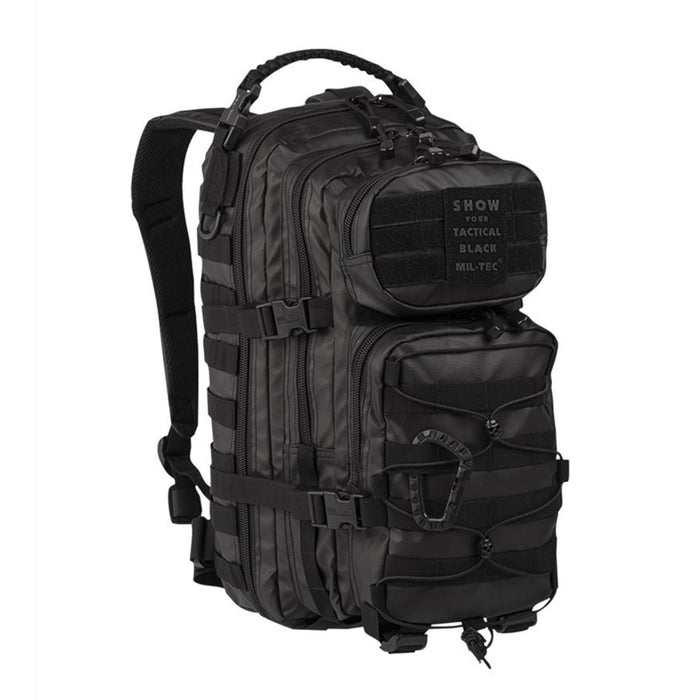 Svart MIL-TEC U.S. Assault taktisk ryggsäck 20L med flera fack och justerbara vadderade remmar för vandring och camping.