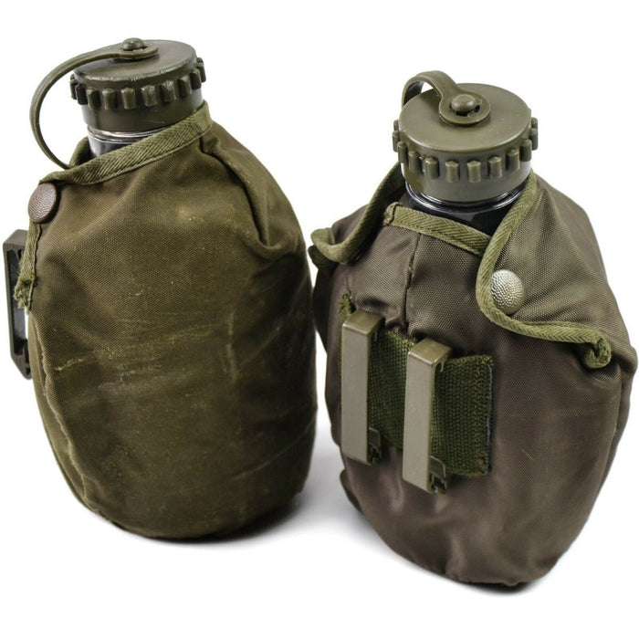 Original österrikiska arméns militära dricksflaskor med hållbara plastflaskor och nylonpåsar för enkel bälte.