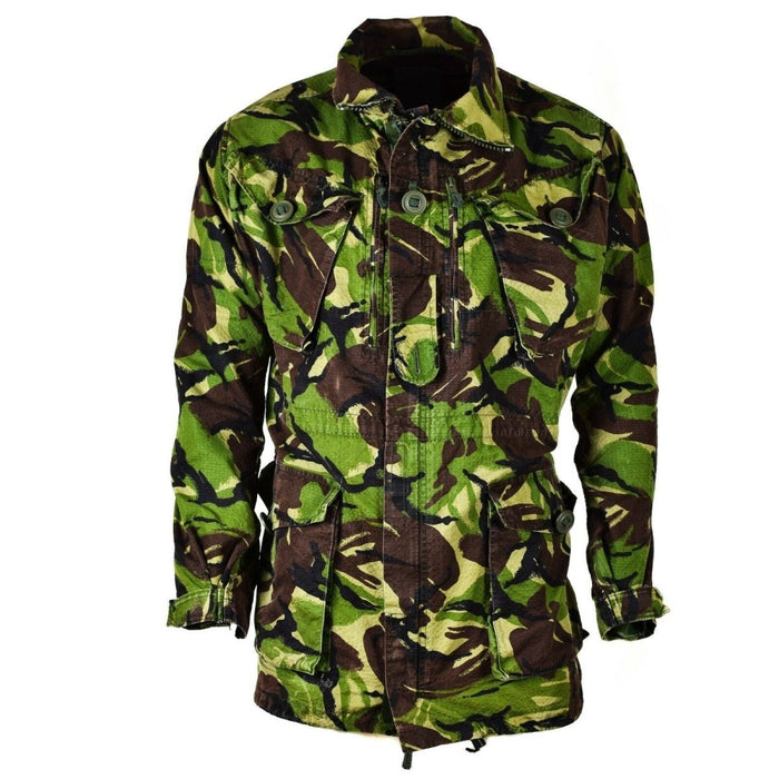 Original British Army DPM jungle combat smockjacka i slitstarkt ripstop-tyg med flera fickor och justerbar passform