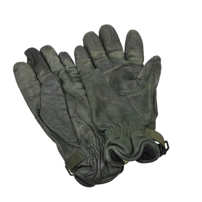 Ett par original British Military MK II läderhandskar i mörkgrönt med foder för handskydd