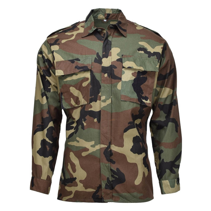 Original kroatisk militär skog camo BDU skjorta, slitstarkt bomullstyg med flera bröstfickor, långärmad taktisk design.