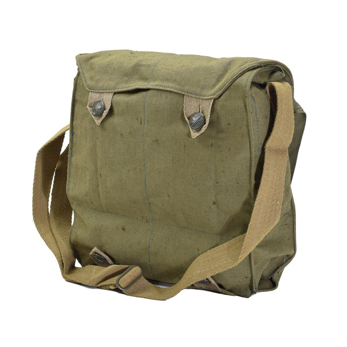 Vintage grön tjeckisk militär gasmask axelväska av slitstark canvas med justerbar rem, nytt överskottsskick.