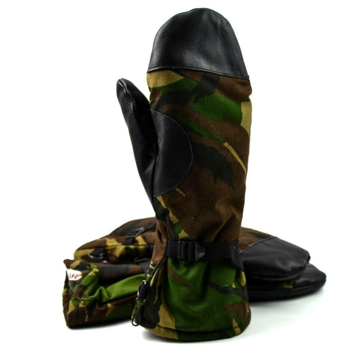 Original holländska armé DPM woodland camo vantar med lädergrepp, designade för värme och hållbarhet vid taktisk utomhusbruk.