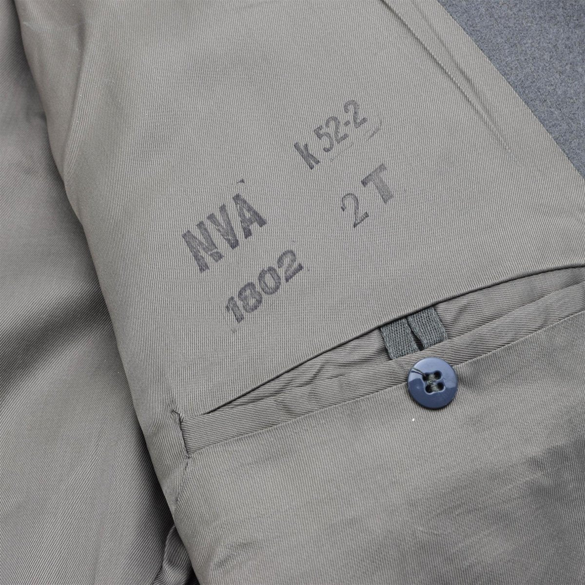 Original östtysk militärklänning Jacka Epauletter Krage Patches Grå