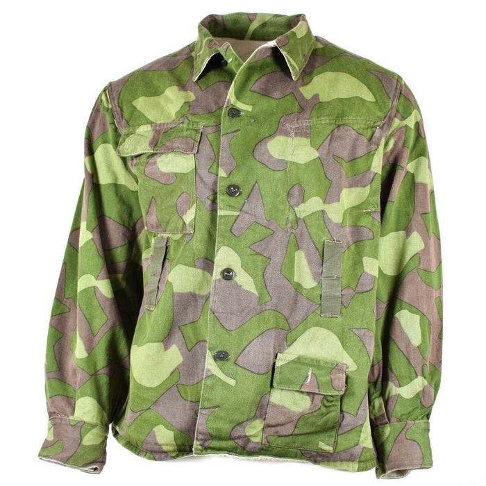 Original finsk armé M-62 vändbar camouniformjacka i stor storlek med grönt skogsmönster och flera fickor