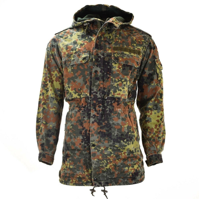 Original tysk armé Flecktarn kamouflagefältjacka parkas med foder, huva, justerbara muddar och flera fickor