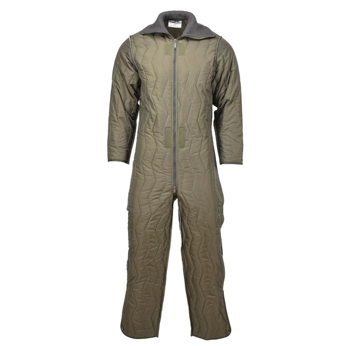 Original tysk militär quiltad olivoverall liner jumpsuit designad för värmeisolering i kalla väderförhållanden
