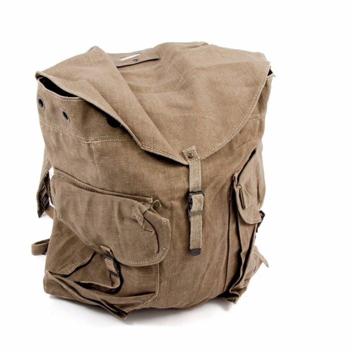 Vintage XL italiensk armécanvas ryggsäck med flera fickor, slitstarkt tungviktstyg, designad för robust utomhusbruk.