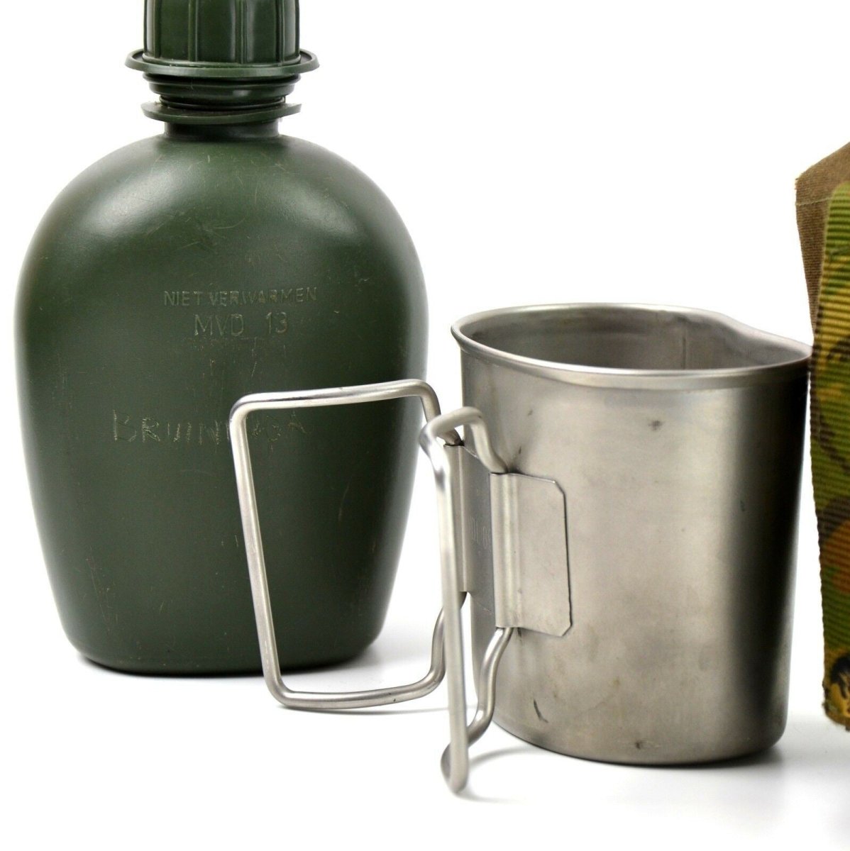 Original Nederländerna Dutch Army Canteen med Cup och Camo Cover