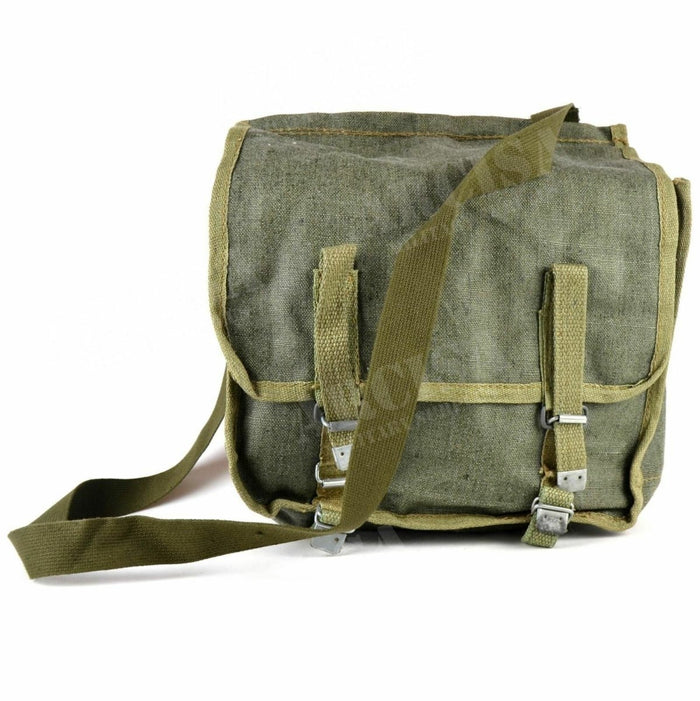 Original polsk armé axelremsväska i olivgrön, slitstark med justerbar rem för bushcraft och vardagsbruk.