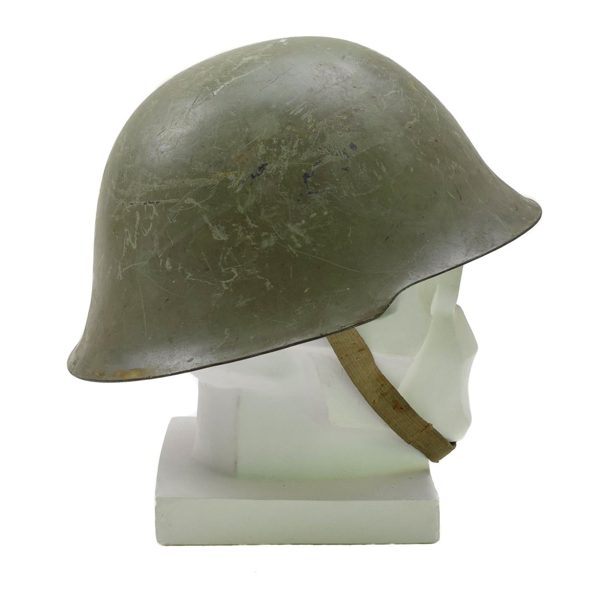 Original serbisk taktisk stålhjälm med foderkamputrustning chinstrap oliv