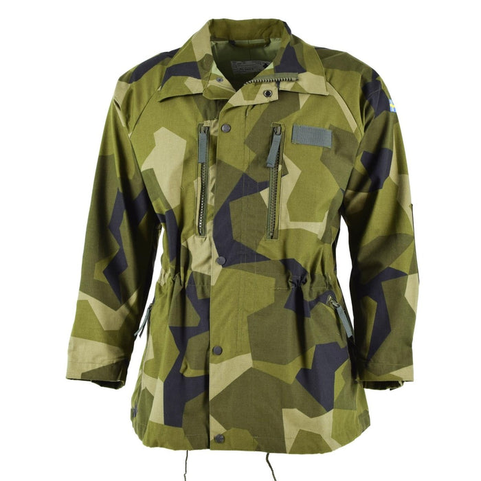 Original svensk army M90 splinter camo militärjacka med flera fickor, justerbar midja och muddar för utomhusbruk