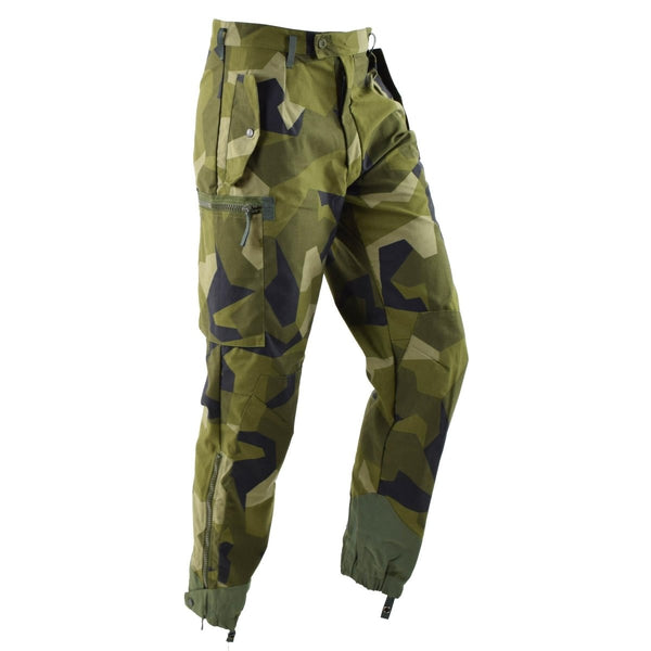 Original Swedish Military M90 pants in Splinter camouflage with reinforced knees, secure pockets, and wide belt loops for outdoor use.