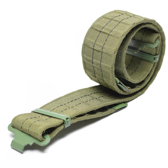 Original olivgrönt militärt överskotts pistolbälte med snabbspänne och slitstarkt webbingmaterial.