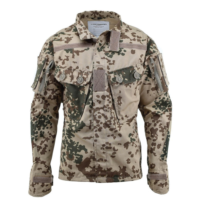 TACGEAR Desert Flecktarn kommandofältjacka i militärstil med förstärkta armbågar och flera fickor för taktisk användning.